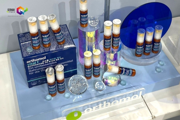 Orthomol Vital là một ví dụ điển hình cho vitamin kết hợp dạng lỏng với viên nén/viên nang. © Orthomol Việt Nam trong cùng 1 ống
